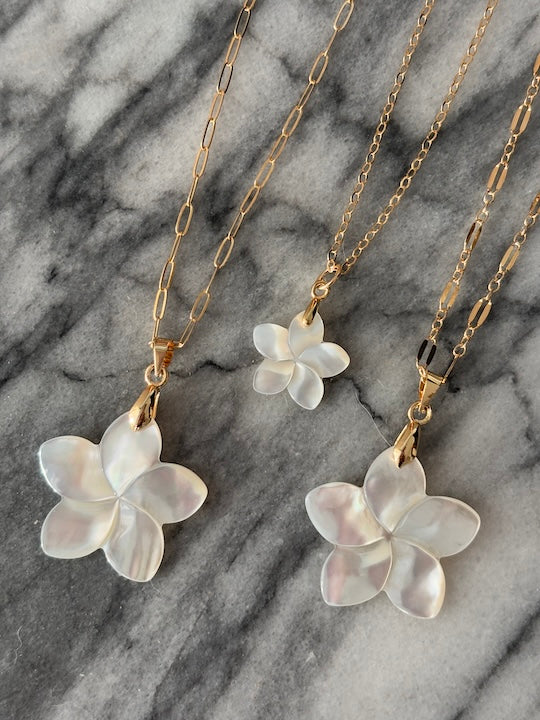 Collane in organza con conchiglie con decorazioni in fimo - Gioiell